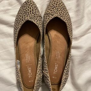 Tom’s 7.5W flats- never worn!